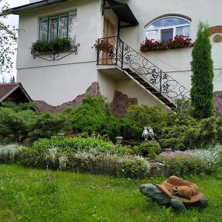 Kvitkovyi Rai 호텔 슬랍스크 외부 사진